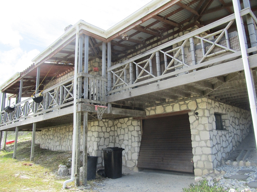 To Let 4 Bedroom Property for Rent in Suiderstrand Western Cape